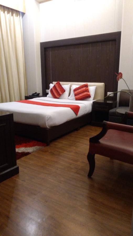 Hotel Bizzotel Γκουργκάον Εξωτερικό φωτογραφία