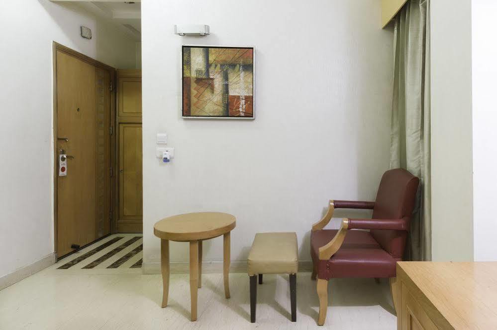 Hotel Bizzotel Γκουργκάον Εξωτερικό φωτογραφία