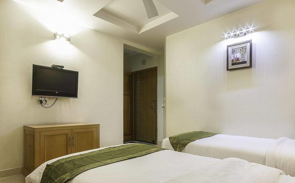 Hotel Bizzotel Γκουργκάον Εξωτερικό φωτογραφία