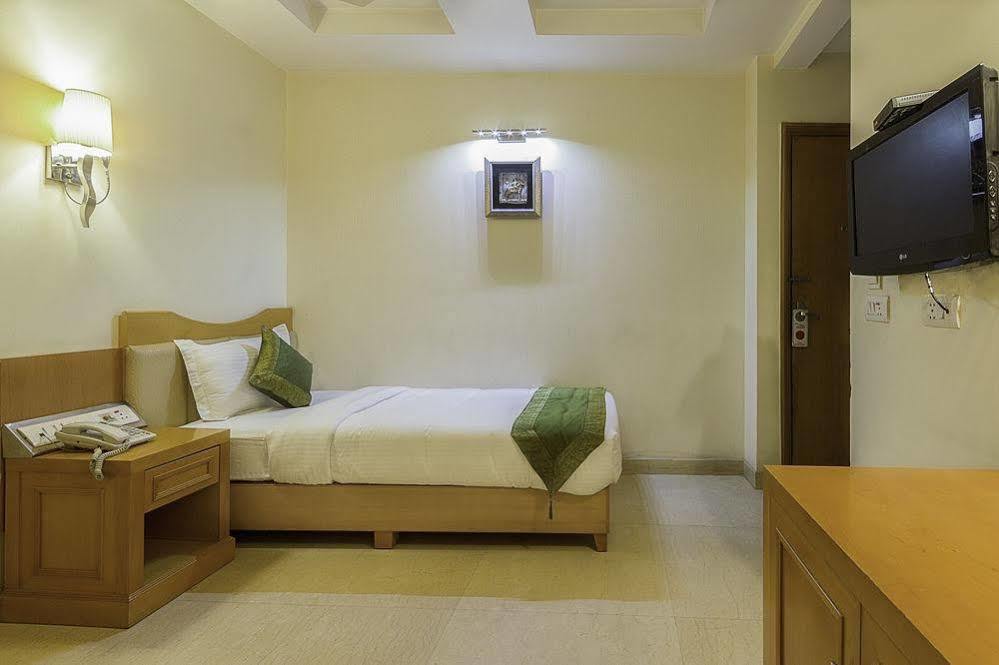 Hotel Bizzotel Γκουργκάον Εξωτερικό φωτογραφία