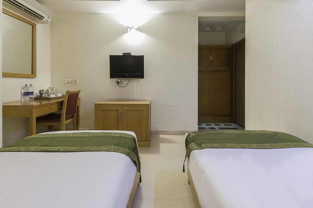 Hotel Bizzotel Γκουργκάον Εξωτερικό φωτογραφία